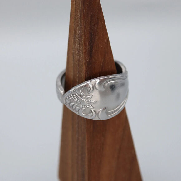 Royal Coronation Spoon Ring Size 11 Floral Leaf Stainless Steel Polished Vintage - Picture 1 of 10